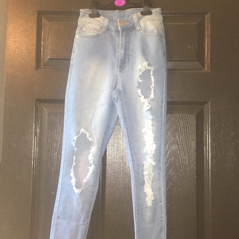Ripped high waisted skinny jeans
